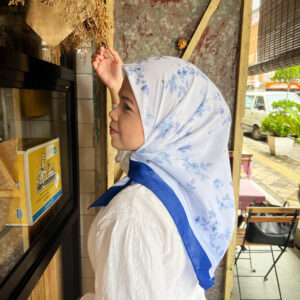 Enchanting Che'l in Flower Talk